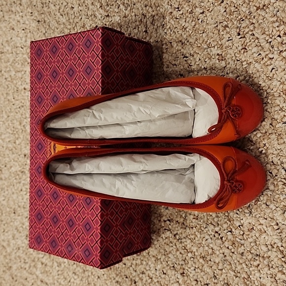 Tory Burch Shoes - NIB! Tory Burch Tiger Lily Chelsea Ballet Size 8.5 Shoes with Cap Toe
